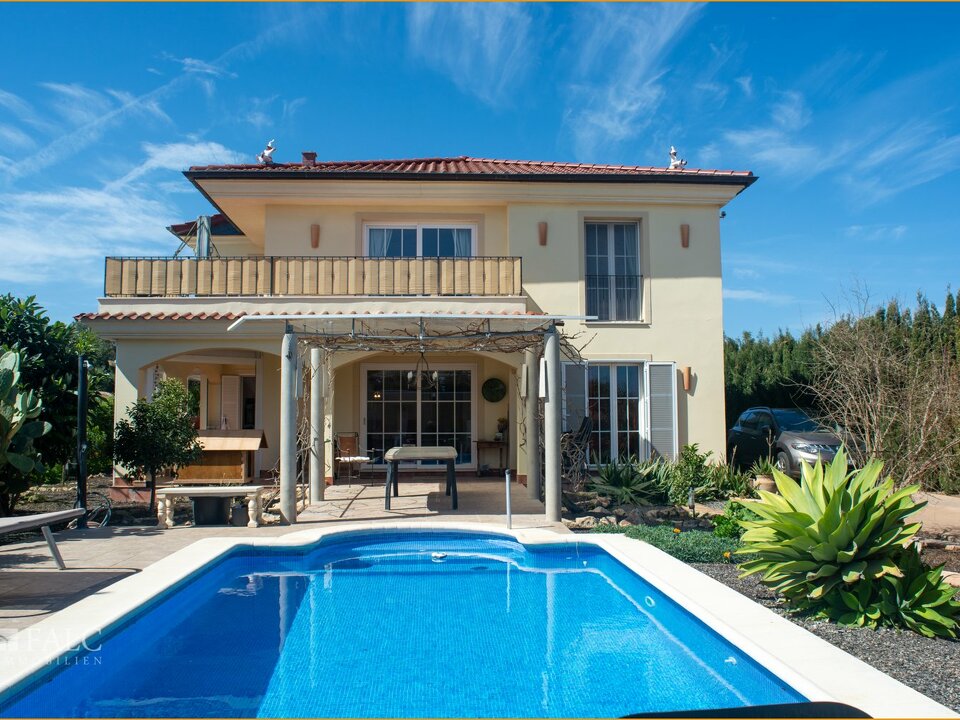 Villa mit Pool/villa con piscina/villa with pool