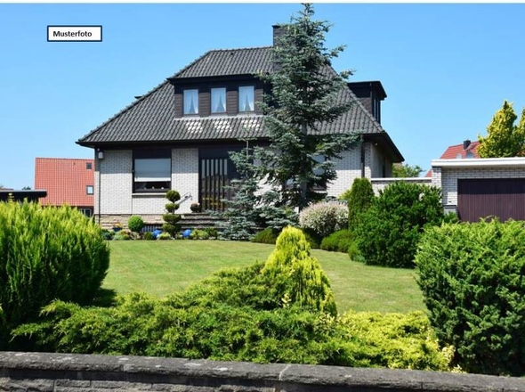 Einfamilienhaus_Vorderansicht_1_Musterfoto