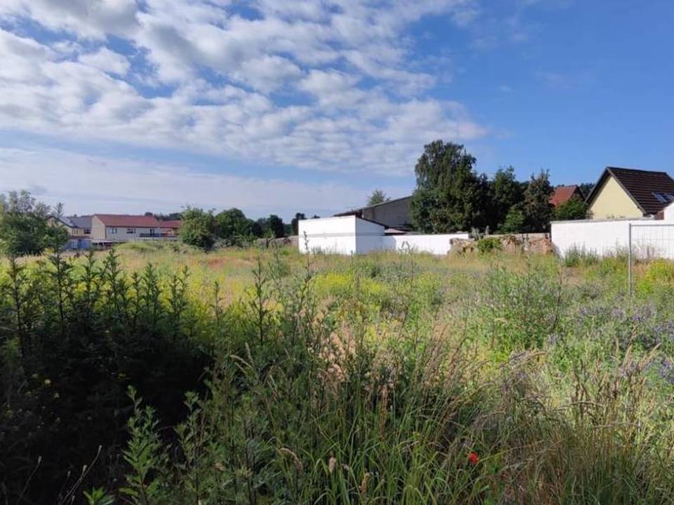 Grundstück Straßenseite von links