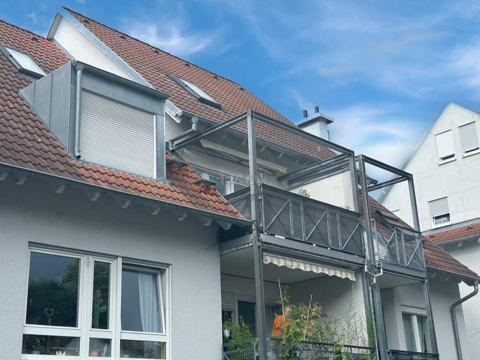 Außenansicht mit Balkon