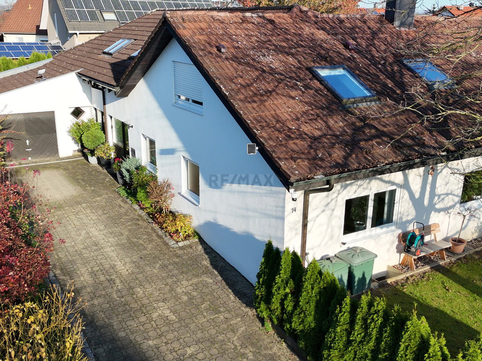 Aussenansicht mit Garage