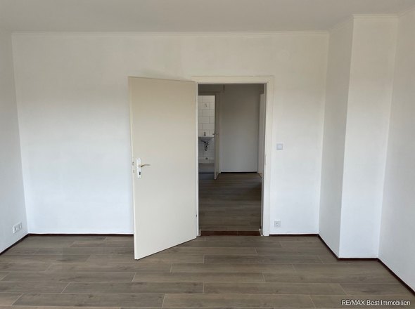 Blick vom Wohnzimmer in den Flur