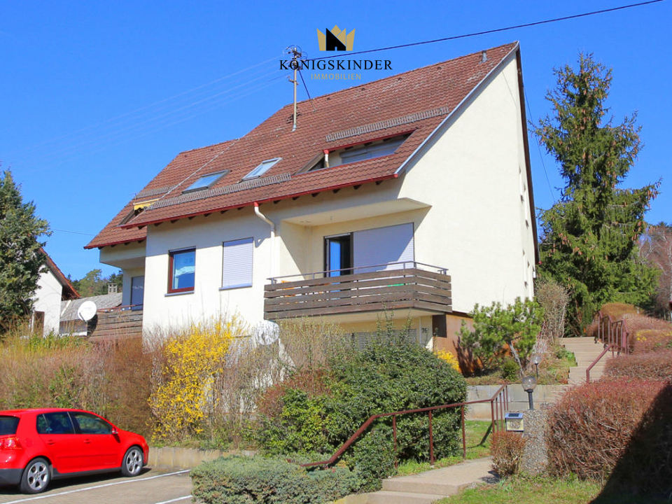 Einladende Architektur in ruhiger, naturnaher Umgebung