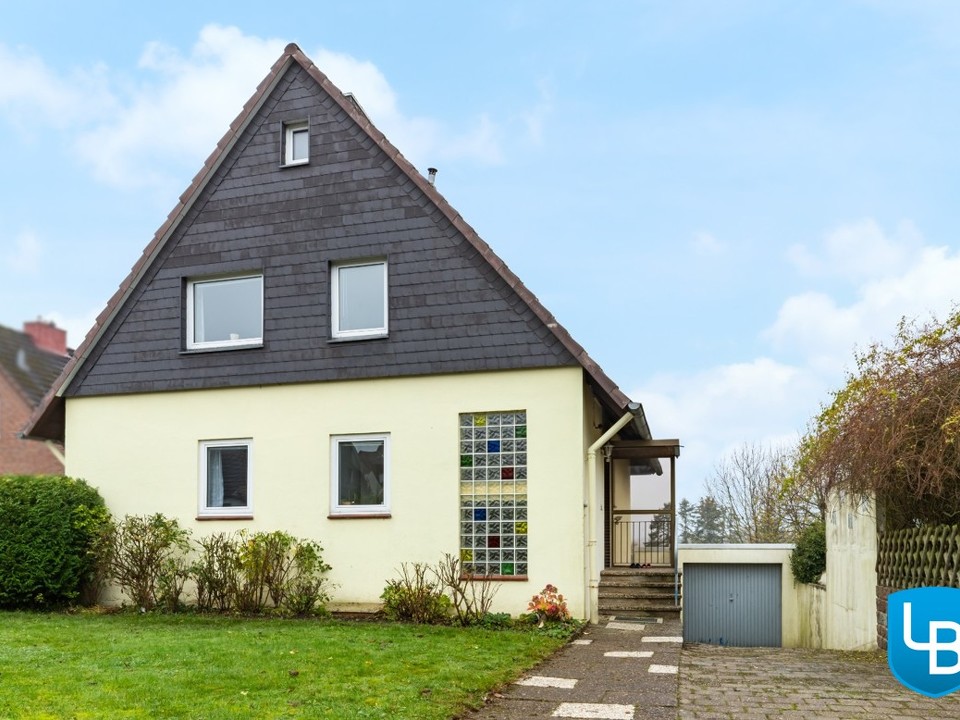 Einfamilienhaus mit Garage 