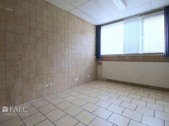 Küche EG / Kantinenausgabe