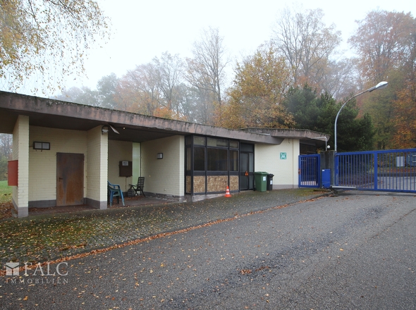 Zufahrt - Pförtnerhaus