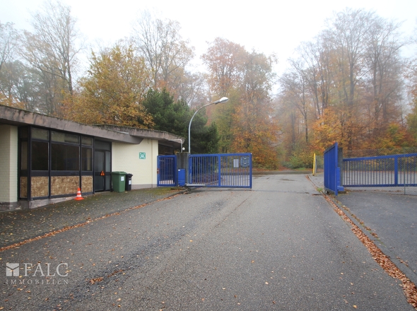 Zufahrt - Pförtnerhaus