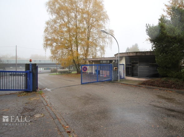 Zufahrt - Pförtnerhaus