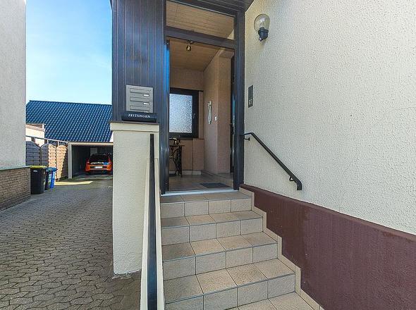 Hauseingang m. Blick. R. Windfang