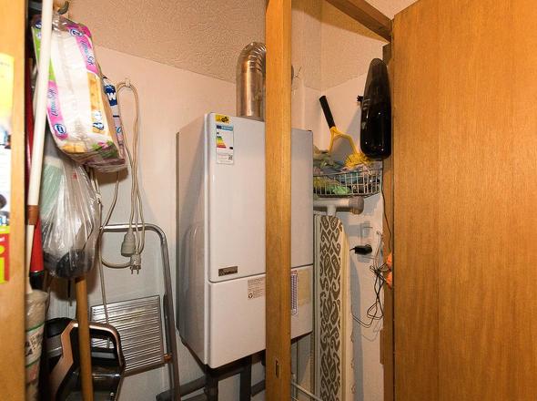 OG: Flur 1 mit Gastherme