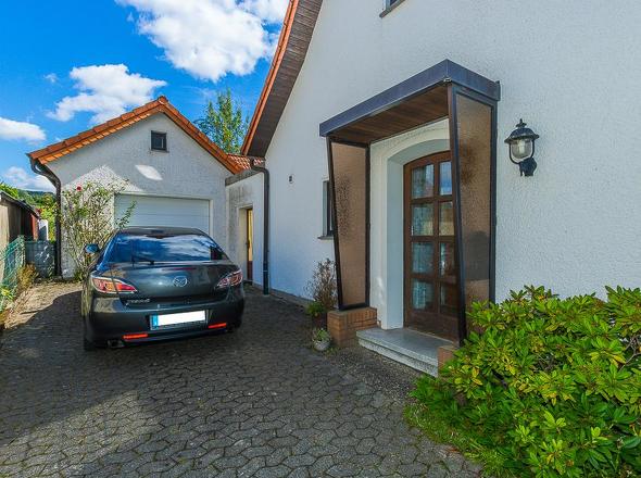 Eingangsbereich mit Garage