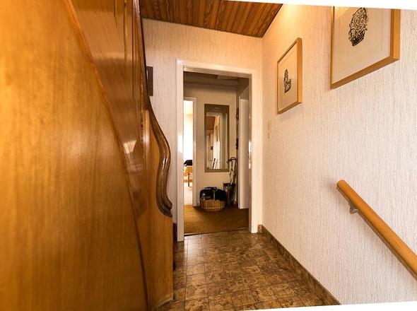 EG: Flur m. Blick R. Diele 2