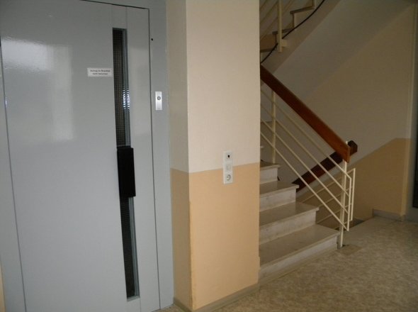 Treppenhaus mit Fahrst.