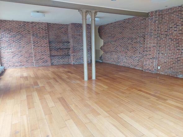 Laden mit Zugang zu WC und Küchenecke