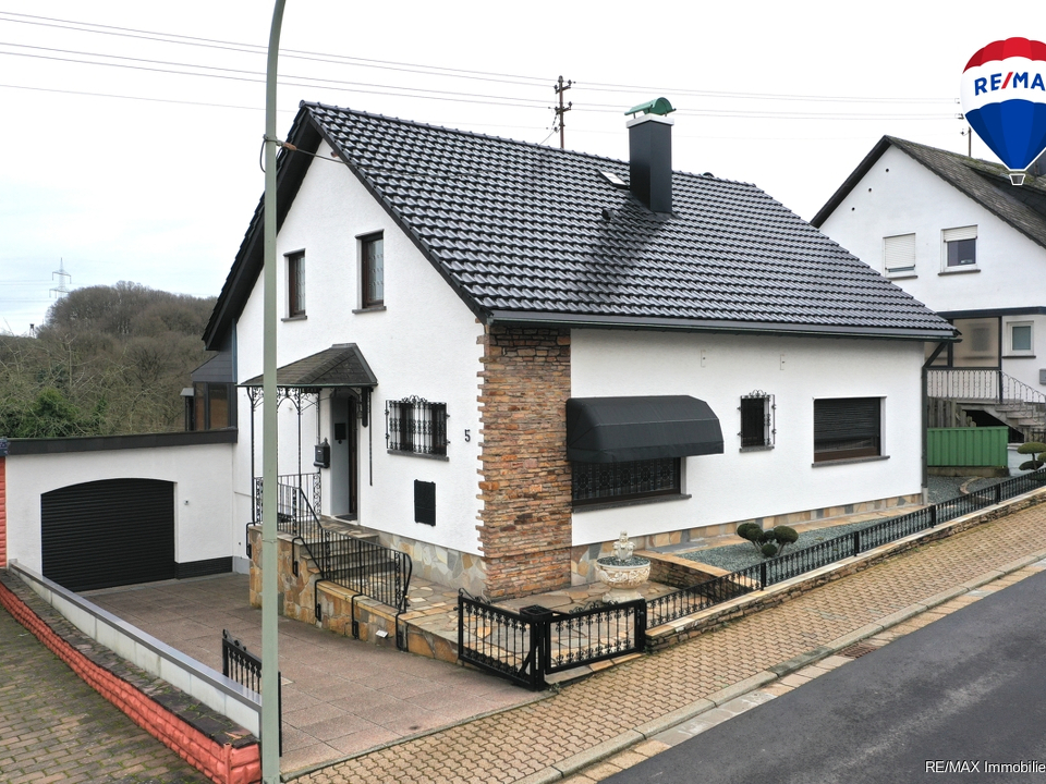 RE:MAX Immobilien DeLux Hausansicht vorne