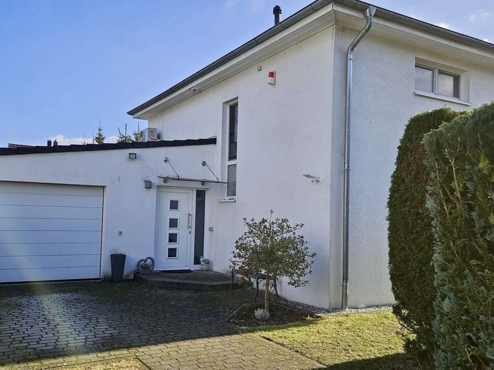Hausansicht Garage