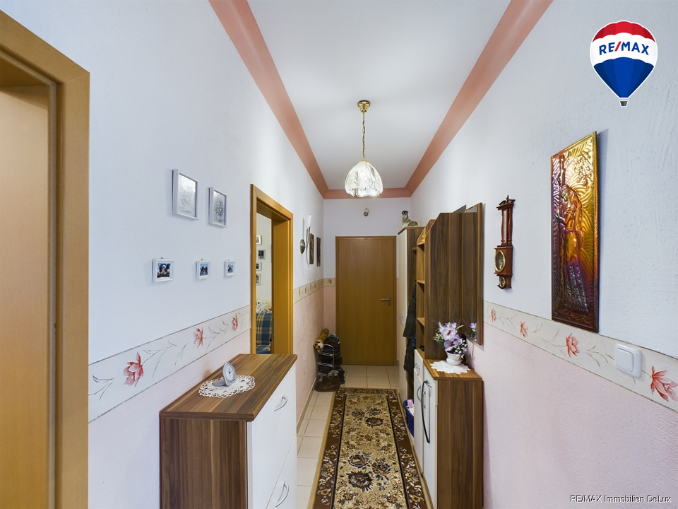 RE/MAX Immobilien DeLux Flur