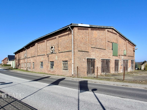 Straßenansicht Stall