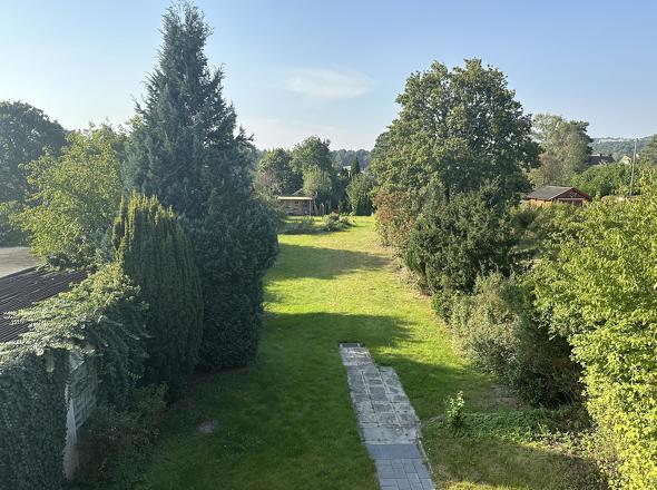 Blick vom Obergeschoss in den Garten