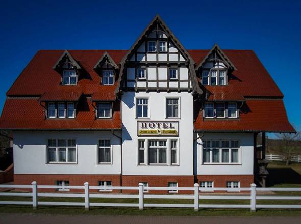 Frontalansicht Hotel