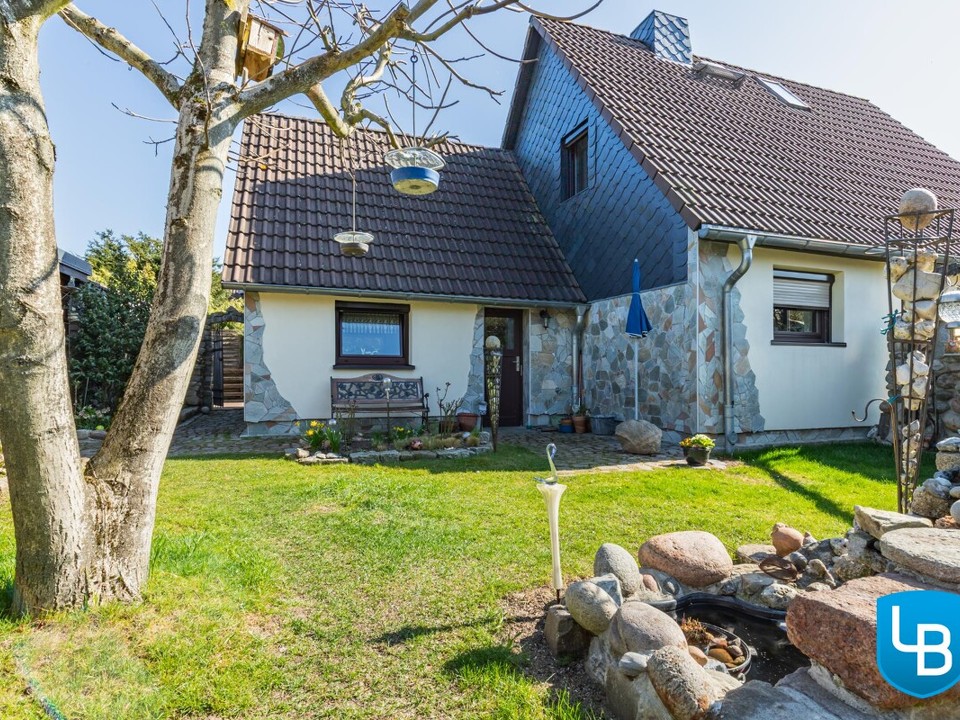 Blick vom Garten zum Haus