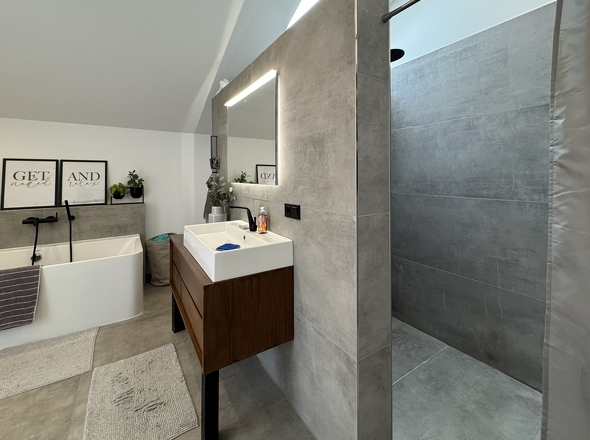 Badezimmer im Obergeschoss