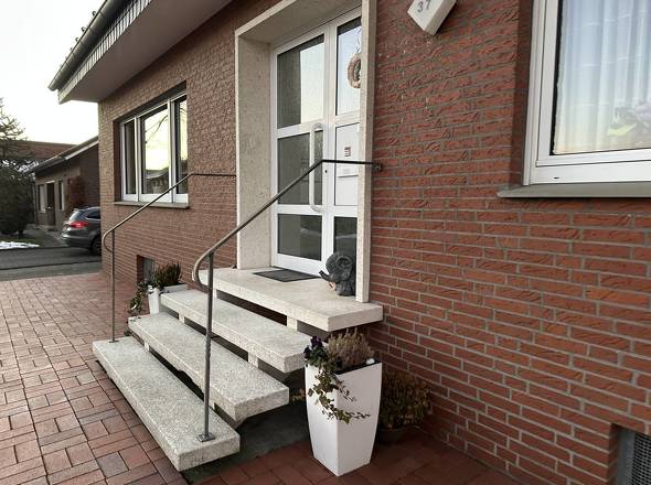 Hauseingang EG re/DG li/DG re