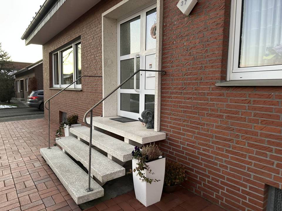 Hauseingang EG re/DG li/DG re