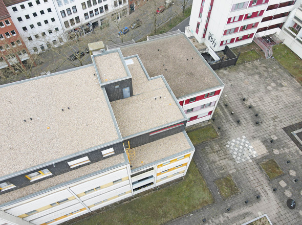 Vogelperspektive aufs Gebäude