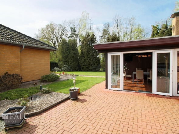 Vor dem Wintergarten