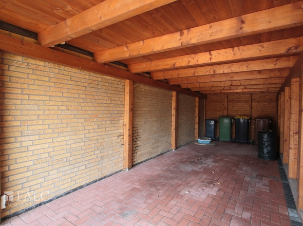 Großer Carport