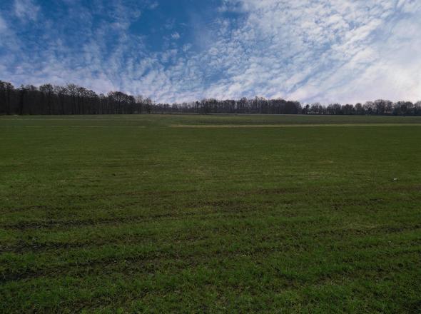 Ausblick über Wiesen und Felder