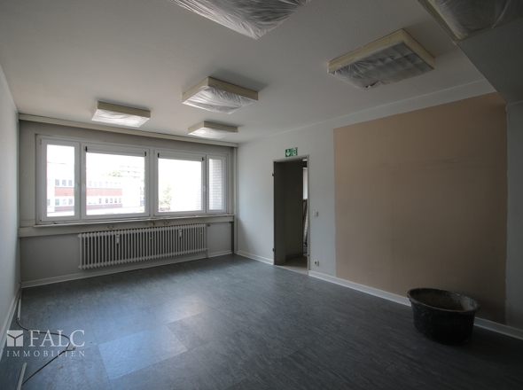 1. OG Büro/Durchgang