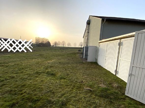 Außenansicht Stall Garage