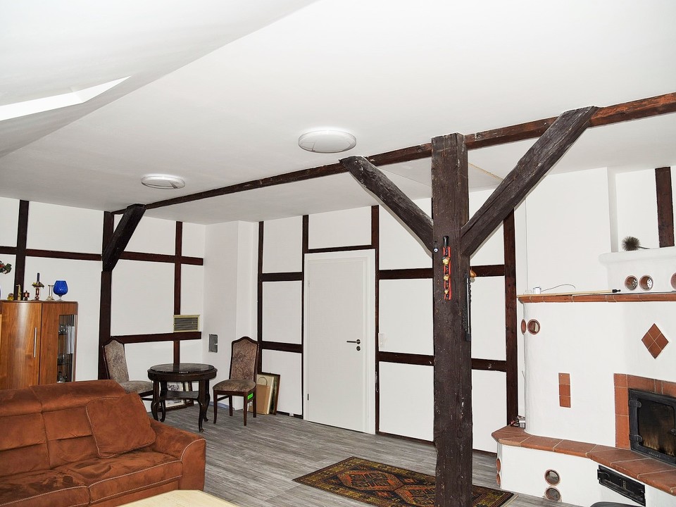Wohnzimmer mit Kamin