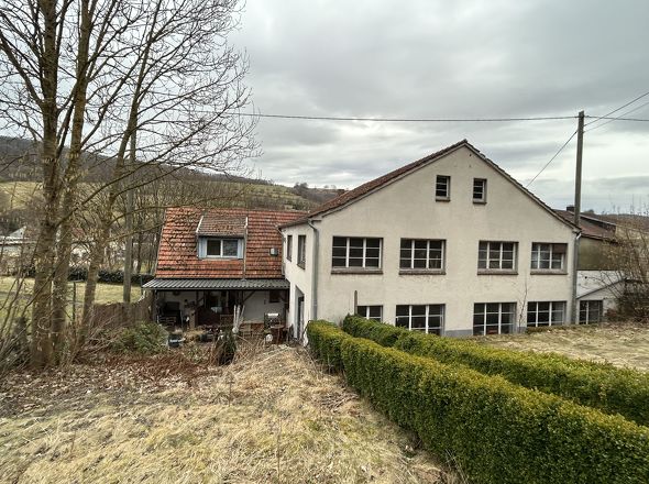 Rückansicht mit Gewerbe