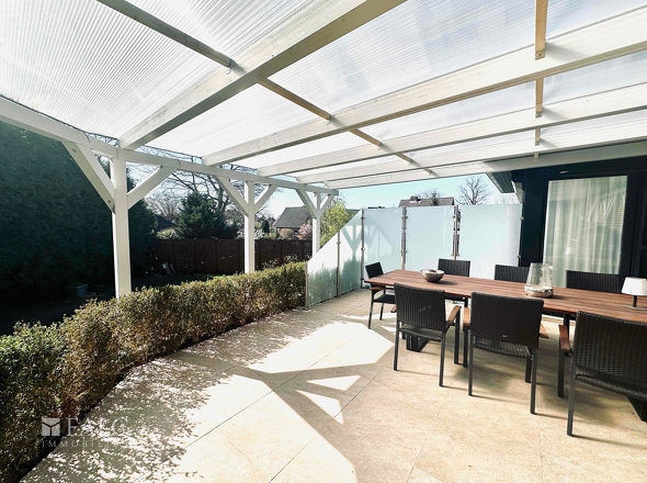 Überdachte Terrasse