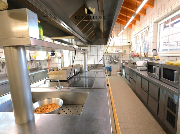 ...und dann in die blitzblanke Küche...