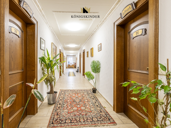 ...und erwartungsvoll durch den Flur...