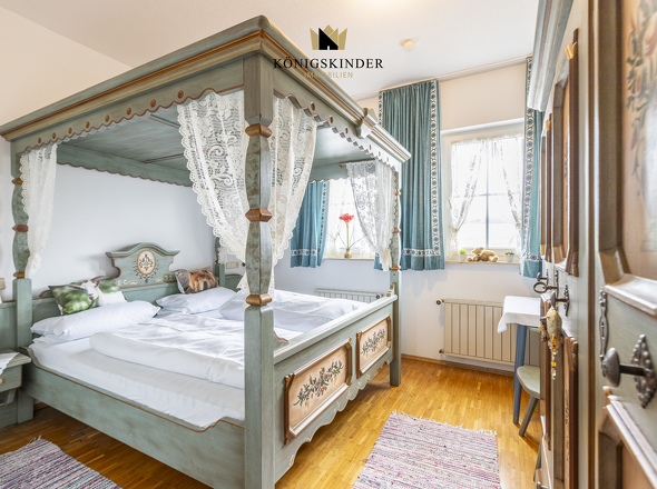 Wow! Himmelbett bäuerlich...