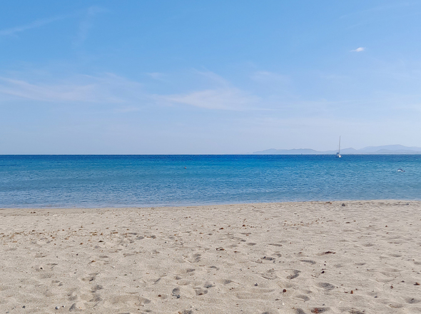 Strand von Skinias September