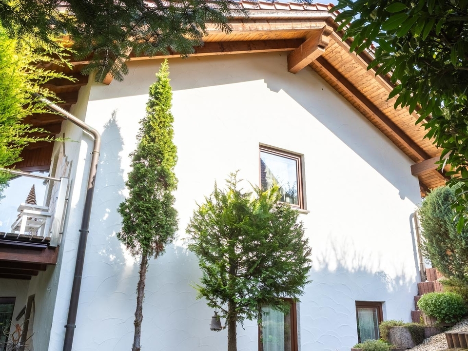 Gesamt -Seitenansicht des Hauses 