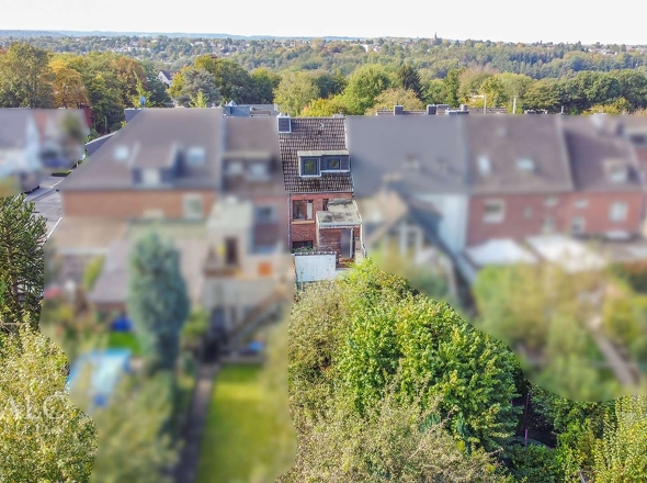 Burg Wilhelmstein und Wurmtal am Horizont