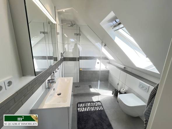 Duschbad im Spitzboden