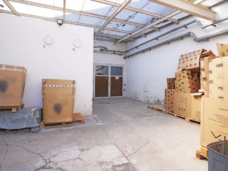 Zugang Lager vom Hof