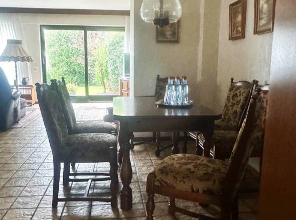 Blick von der Küche ins Wohnzimmer