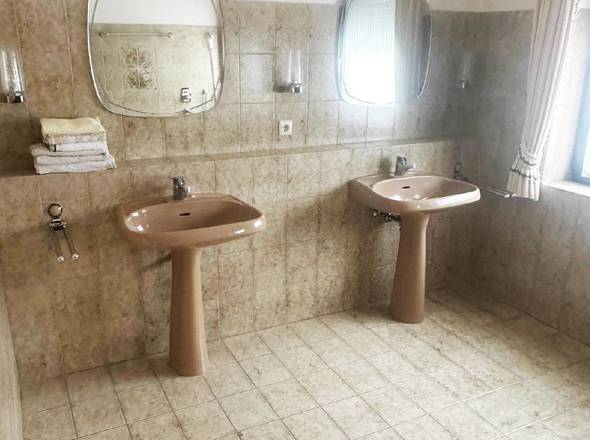 Waschtische im Bad OG