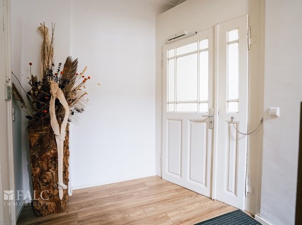 Vorderhaus Eingang Einheit 2 im OG