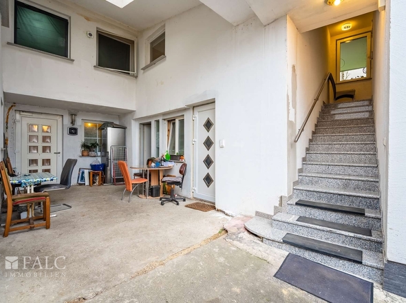 Zugang Whg-5 und Treppe zu Whg-3+4