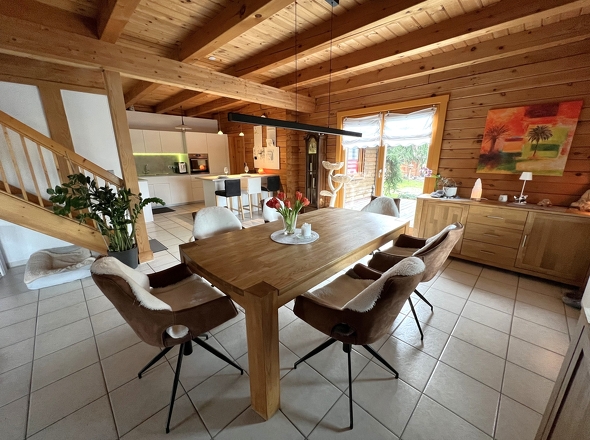 Esszimmer mit offener Küche